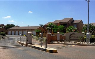 2 Bedroom Apartment in Mooikloof Ridge