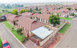 2 Bedroom House in Olievenhoutbos