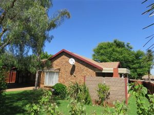 3 Bed House in Highveld