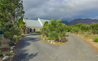 3 Bedroom House in High Riding Country Estate