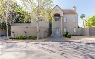 4 Bedroom House in Boschenmeer Golf Estate