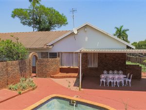 4 Bed House in Theresa Park