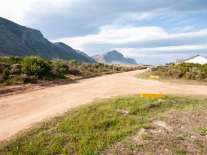 648 m² Land available in Bettys Bay
