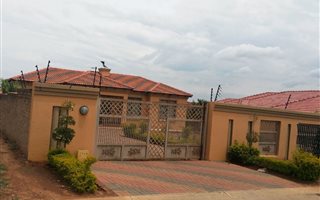 3 Bedroom House in Serala View