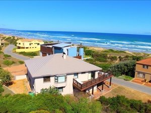 5 Bed House in Stilbaai