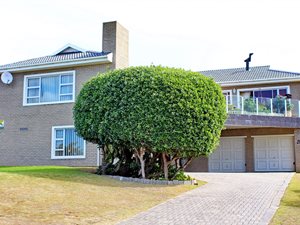 4 Bed House in Boggomsbaai