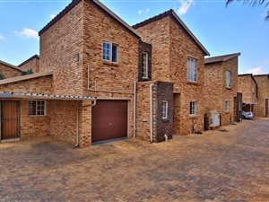 4 Bedroom Townhouse in Willowbrook