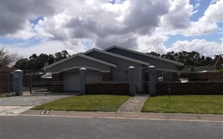 3 Bedroom House in Beverley Grove