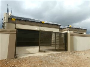 3 Bed House in Mahlasedi Park