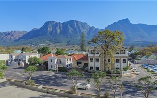 2 Bedroom Apartment in Claremont Upper