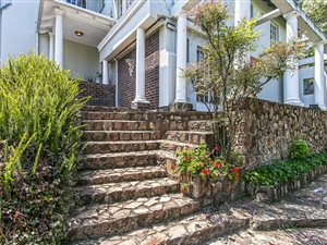 4 Bed House in Westcliff
