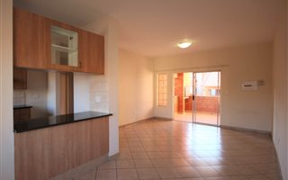 3 Bedroom Apartment in Hazeldean (Silverlakes Surroundings)