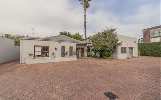 430 m² Commercial space in Norwood