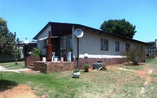 3 Bedroom House in Estera