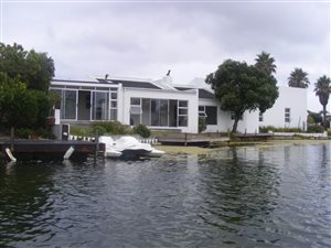 5 Bedroom House in Marina Da Gama