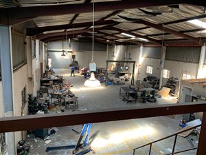1200 m² Industrial space in Kew