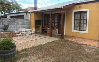5 Bedroom House in Belmont Park