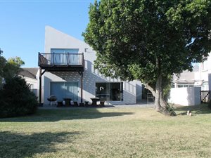 4 Bedroom House in Royal Alfred Marina