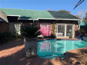4 Bed House in Golf Park