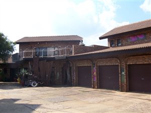 11 Bed House in Wonderboom AH