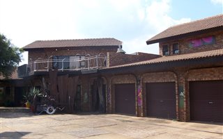 11 Bedroom House in Wonderboom AH