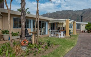 3 Bedroom House in Gordons Bay Central
