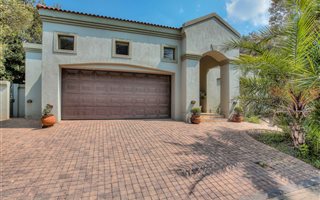 4 Bedroom House in Dainfern