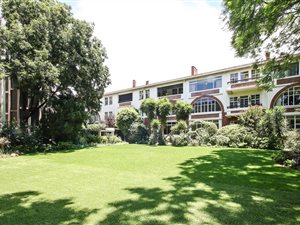 3 Bed Apartment in Melrose Estate