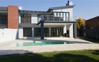 4 Bedroom House in Alphen Park