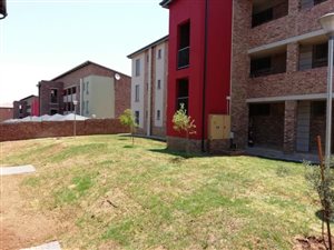 2 Bed Apartment in Rooihuiskraal