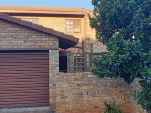 2 Bed Townhouse in Weltevreden Park
