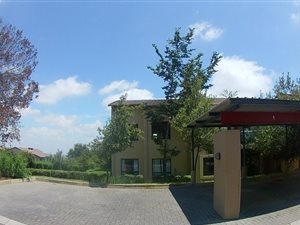 2 Bed Apartment in Roodepoort Central