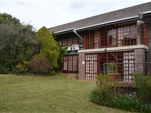 5 Bed House in Queenstown Central