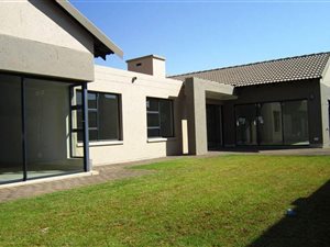 3 Bed House in Midstream Ridge Estate