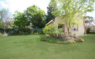1 Bedroom Garden Cottage in Linden