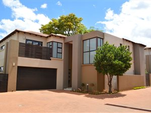 4 Bed House in Bryanston West