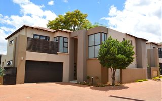 4 Bedroom House in Bryanston West