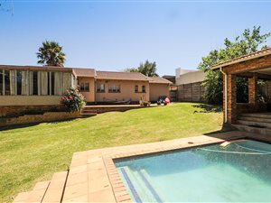 6 Bed House in Wilro Park