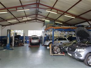928 m² Industrial space in Strydompark