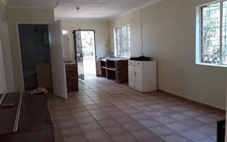2 Bedroom Garden Cottage in Glen Austin