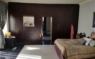 7 Bedroom House in Suiderberg