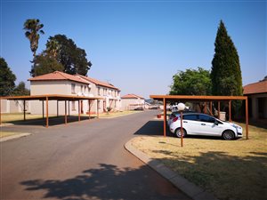 2 Bedroom Townhouse in Roodepoort West