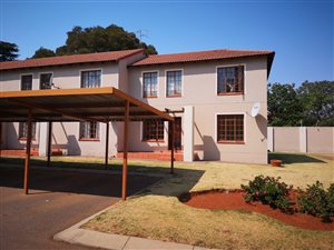 2 Bed Townhouse in Roodepoort West