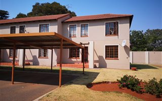 2 Bedroom Townhouse in Roodepoort West