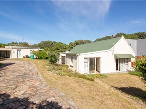 12 Bed House in West Bank