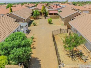2 Bedroom Townhouse in Meiringspark