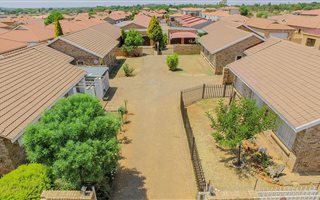 2 Bedroom Townhouse in Meiringspark