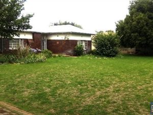 4 Bed House in Daggafontein