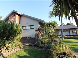 4 Bedroom House in Dormehlsdrift