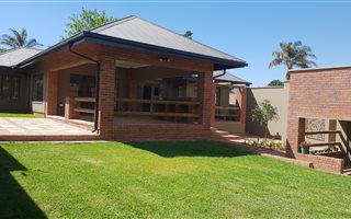 4 Bedroom House in Linden